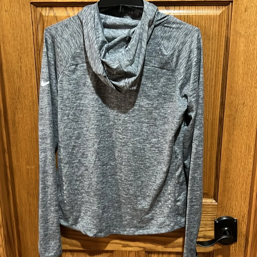 Nike Women's Gray Long Sleeve Top with hood. Illinois state logo.  Size M